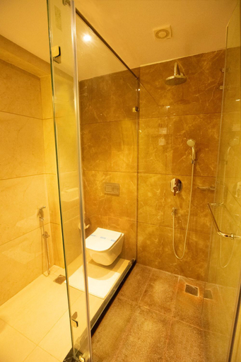 Bathroom 4, Golden Fortune Inn Hotel, Bangalore