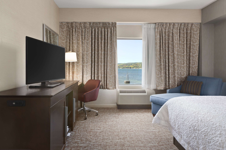 Bedroom 4, Hampton Inn Penn Yan, Yates