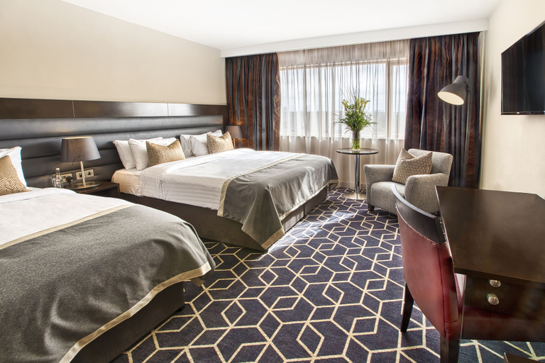 Bedroom 4, Athlone Springs Hotel
