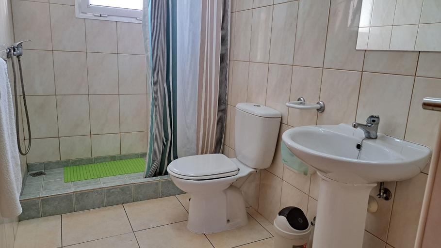 Bathroom 4, Atlantic Sal Hostel