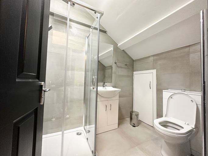 Bathroom 3, Mulberry Aparthotel, Newcastle upon Tyne
