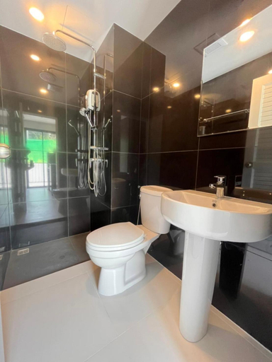 Bathroom 4, VIP Great Hill Phuket Airport, Pulau Phuket