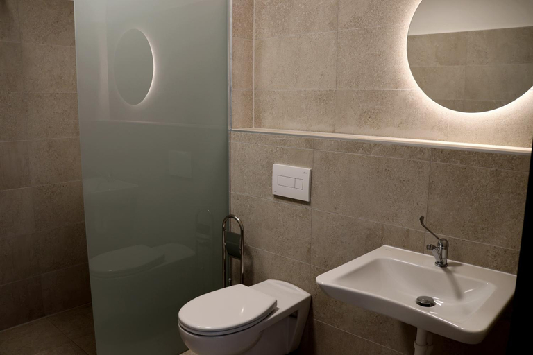 Bathroom 2, Zafir, Dunajská Streda