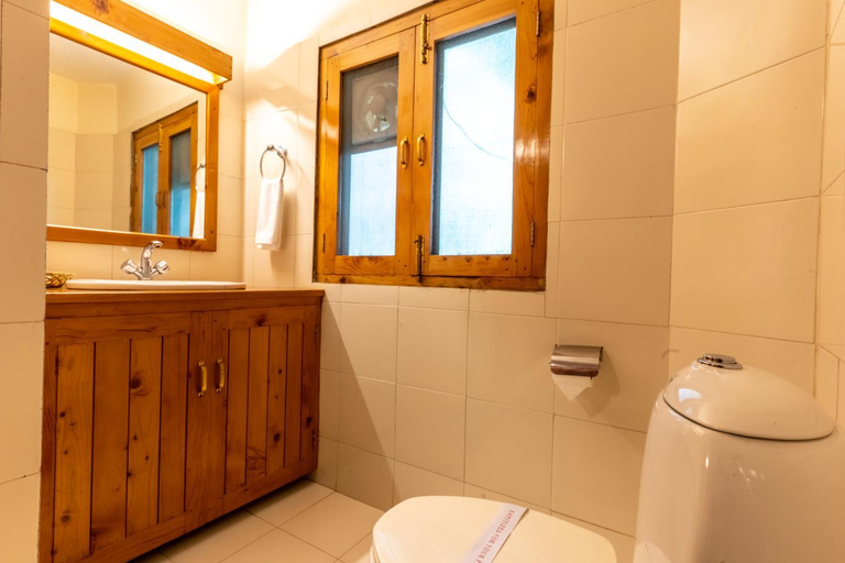 Bathroom 4, Negis Mayflower (A HERITAGE SINCE 1965), Kullu