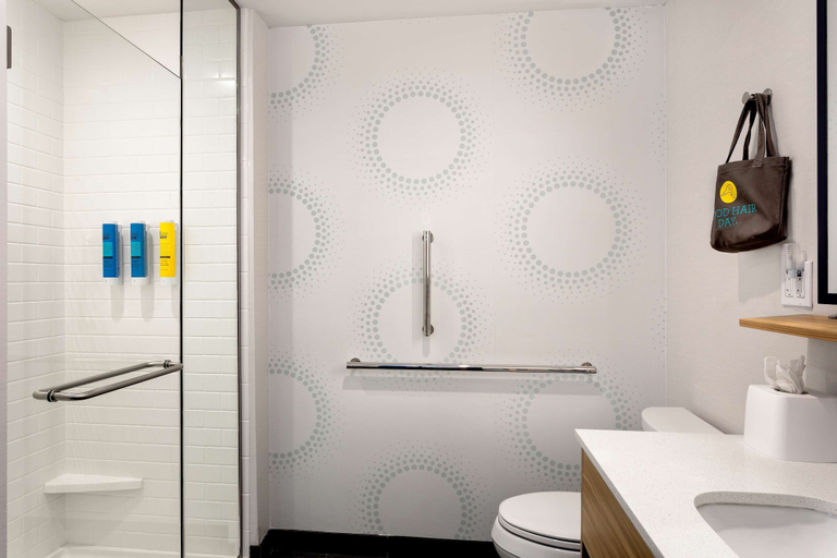Bathroom, Tru by Hilton Port St. Lucie Tradition, Saint Lucie