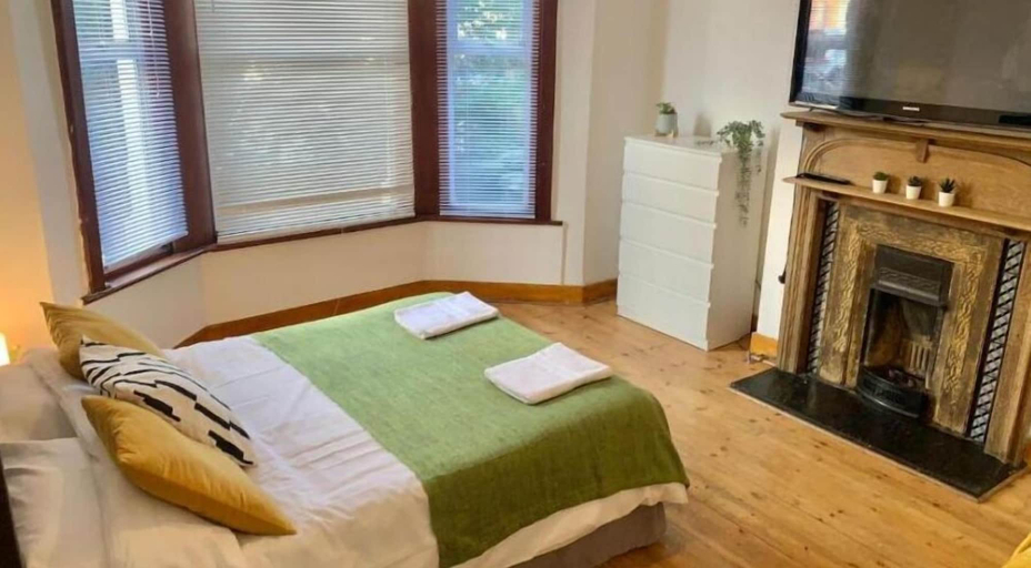 Others 3, Double Room - Balham Guest House F1, London