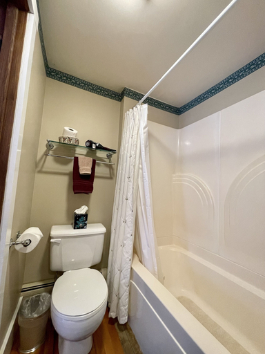 Bathroom 4, Mad River Inn, Washington