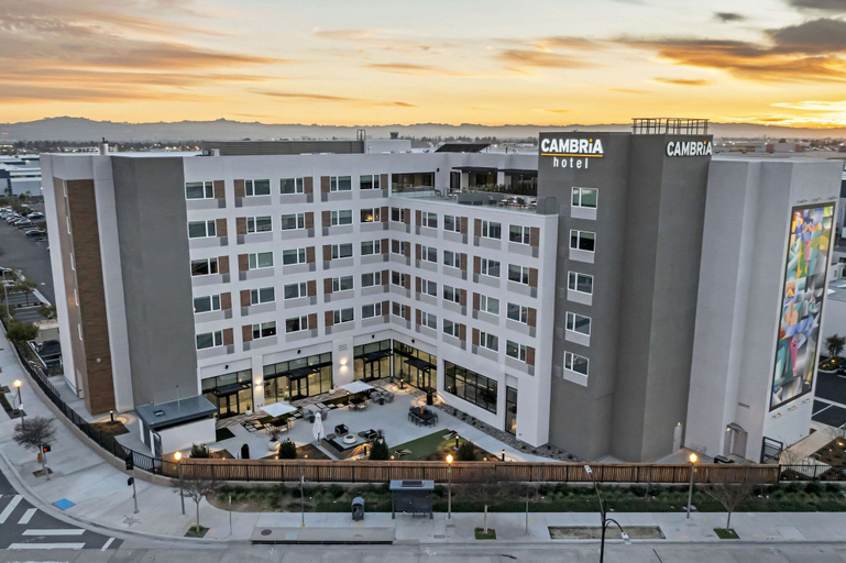 Exterior & Views 2, Cambria Hotel Burbank Airport, Los Angeles