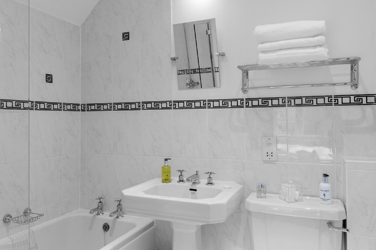 Bathroom 4, Hurtwood Hotel Bed & Breakfast, Surrey