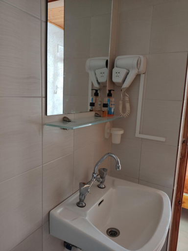Bathroom 2, Kissandros Hotel, Crete