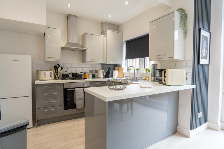 Others 3, Sheldon House 3 BED Cosy Home nr JLR & NEC, Birmingham