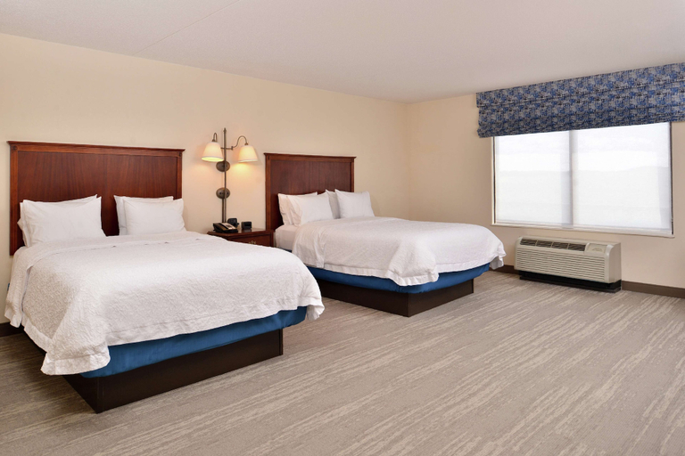 Bedroom 3, Hampton Inn Harrisonburg - South, Harrisonburg