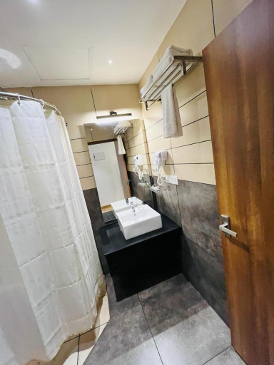 Bathroom, QUEENS TOURIST HOME, Kozhikode