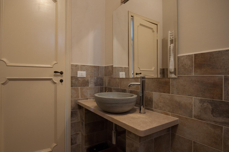 Bathroom 2, Bed & Breakfast Corte Toro, Lucca