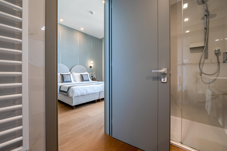 Bathroom 11
