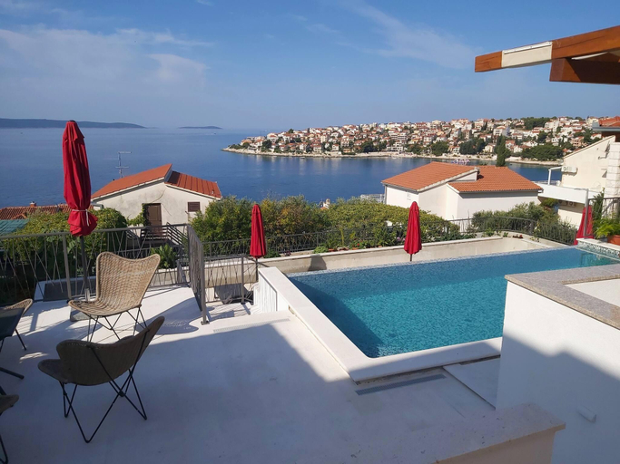 Sport & Beauty 4, Infinity Pool, Stunning Sea View Terrace Ap3, Trogir