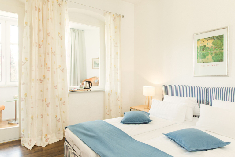 Bedroom 3, Villa Siegfried, Hof