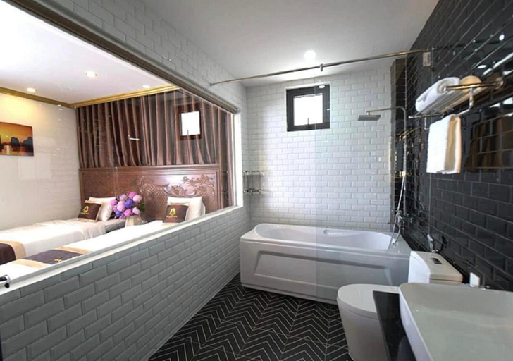 Bathroom 3, Golden Sea HaLong Hotel, Hạ Long