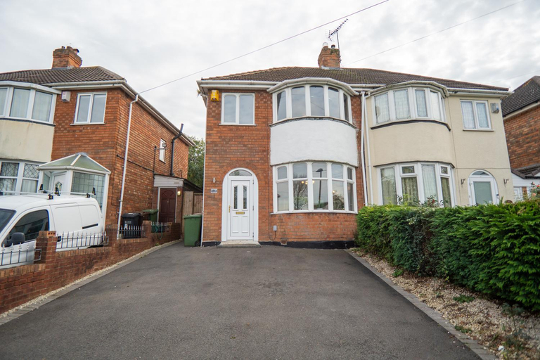 Others 2, Sheldon House 3 BED Cosy Home nr JLR & NEC, Birmingham