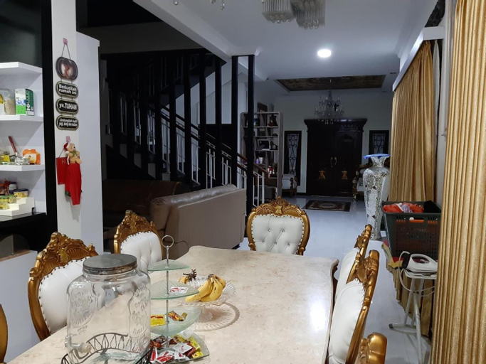 Dining Room 13