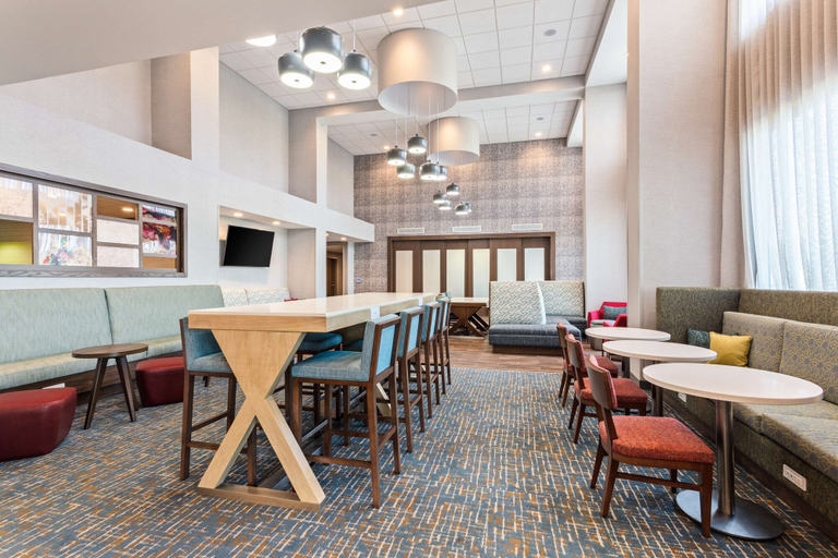 Food & Drinks 5, Hampton Inn & Suites Alachua I-75, Alachua