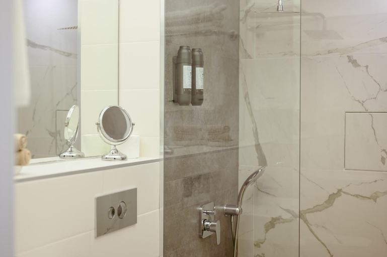 Bathroom 3, LOCATION HOTEL, Stolichna