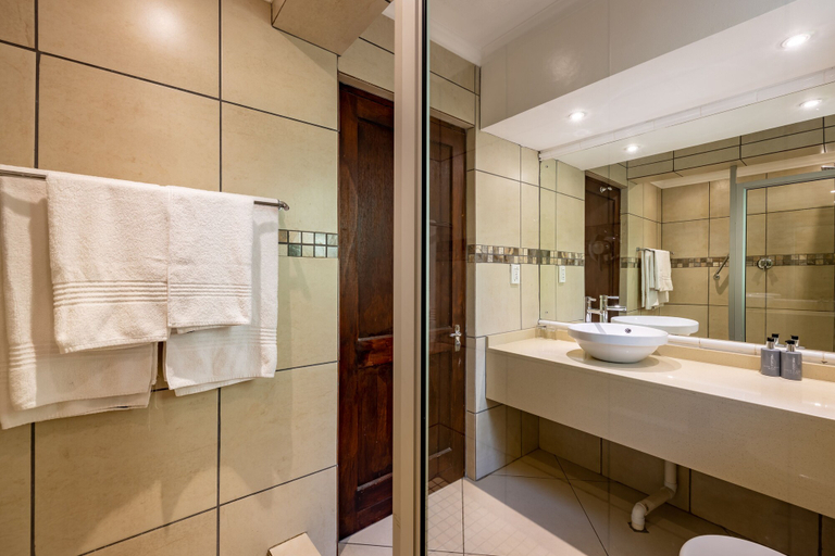 Bathroom 5, Sheppard Boutique Guesthouse, Ehlanzeni