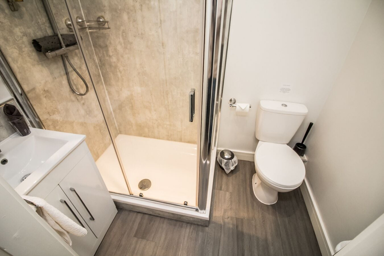 Bathroom 4, The Saxon Inn, Durham