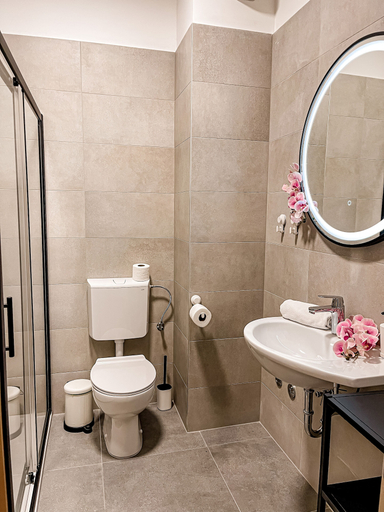 Bathroom 3, Pinia apartments, Bol