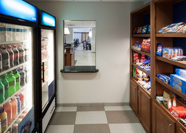 Food & Drinks 5, Hampton Inn & Suites Davenport, Scott