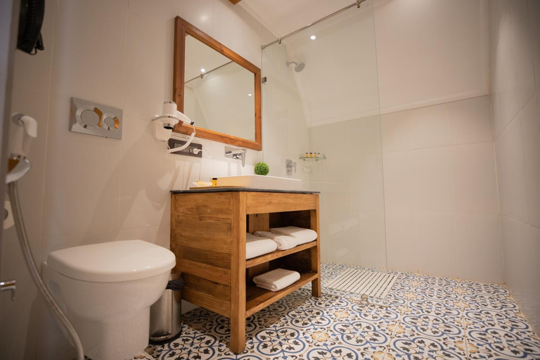 Bathroom 2, The Pear Orchard By countryside, Nainital
