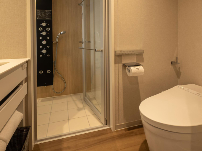 Bathroom 18