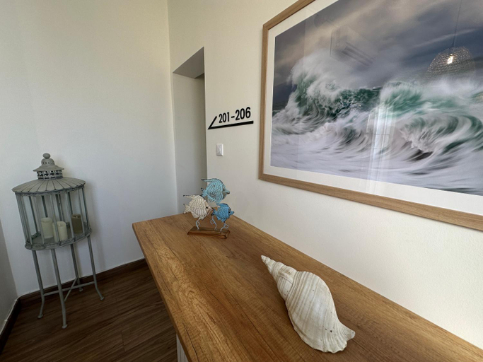 Others 5, The Beach House