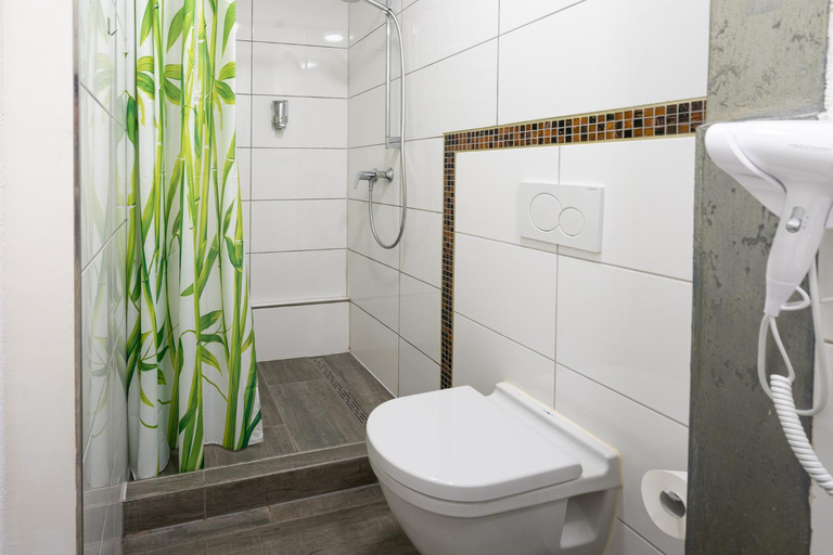 Bathroom 3, Cannstatter Hotel, Stuttgart