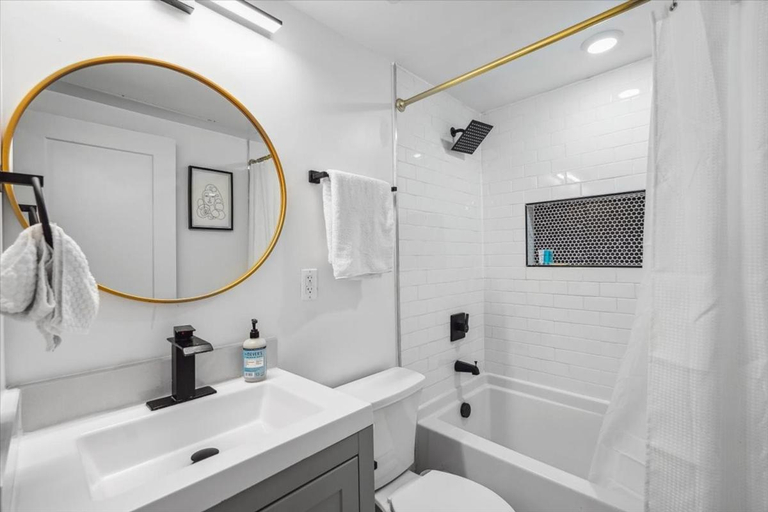 Bathroom 3, Mary's Stay Brookland, Washington D.C.