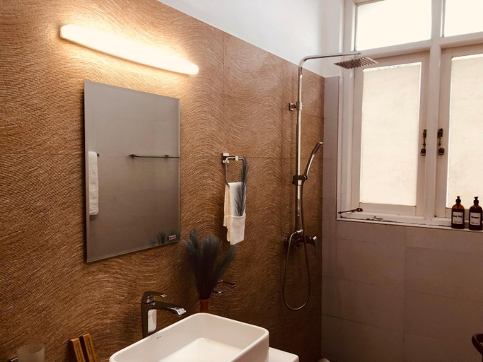 Bathroom 3, Ace Boutique Airport, Katana