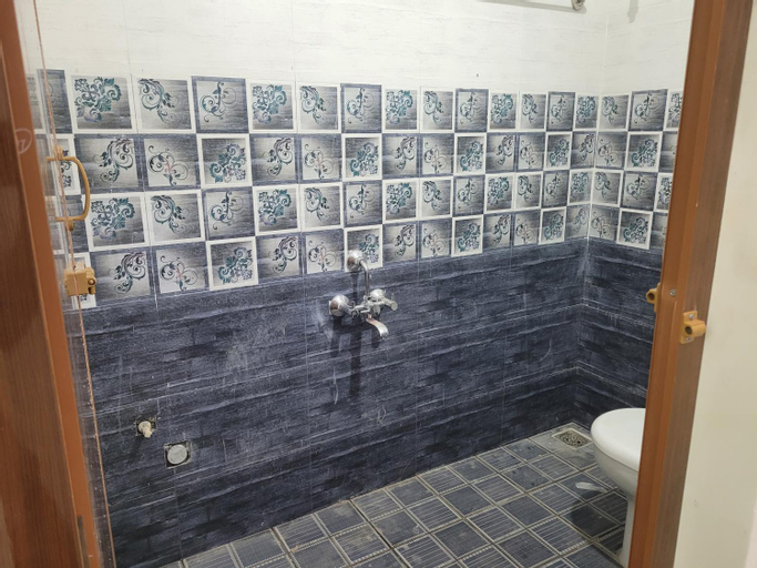 Bathroom 7