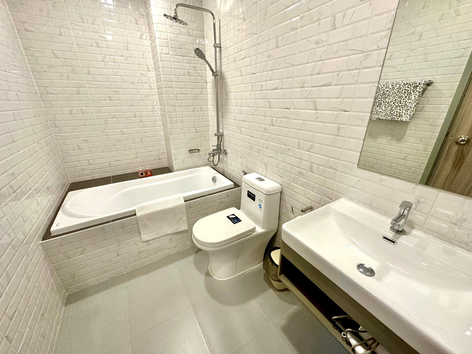Bathroom, Rise Hotel manage by Suwannachot Korat 1, Muang Nakhon Ratchasima