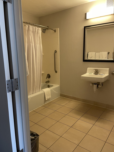 Bathroom 4, Courtyard by Marriott Gulfport Beachfront, Harrison