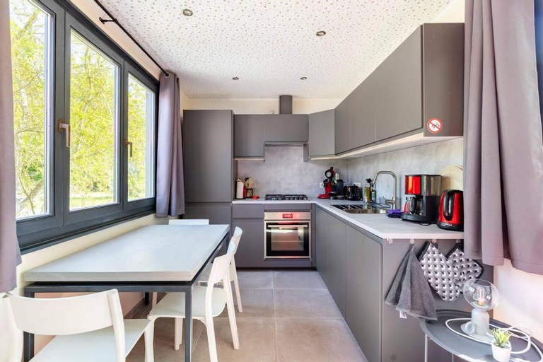Dining Room 10