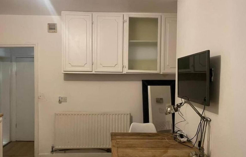 Others 2, Double Room - Balham Guest House F1, London