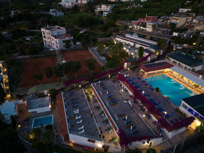 Exterior & Views 2, Hotel Parco Cartaromana, Napoli