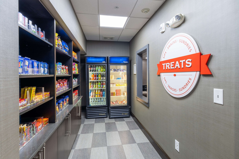Food & Drinks 5, Hampton Inn & Suites Greensboro/Coliseum Area, Guilford