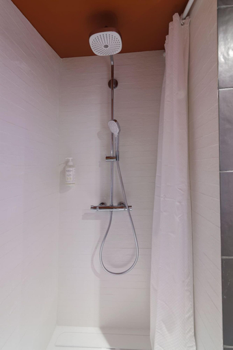 Bathroom 4, Le Logis d'Origine., Yvelines