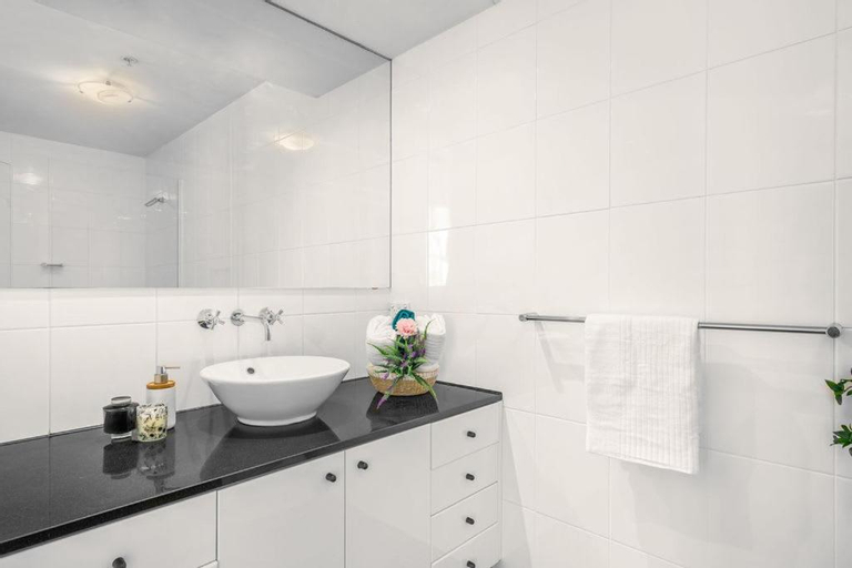 Bedroom 4, A Cozy Apt with City Views Next to Darling Harbour, Sydney