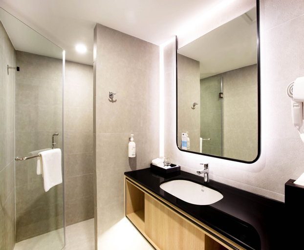 Bathroom 25