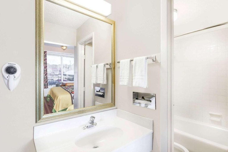 Bathroom, Arya Inn & Extended Stay, Gregg