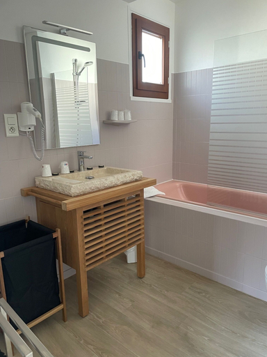 Bathroom 3, Hotel Saint Clair, Hautes-Pyrénées