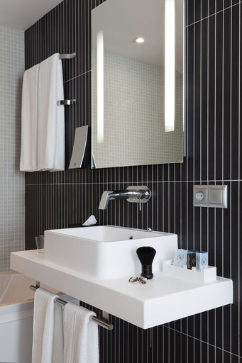 Bathroom 5, Novotel Suites Malaga Centro, Málaga
