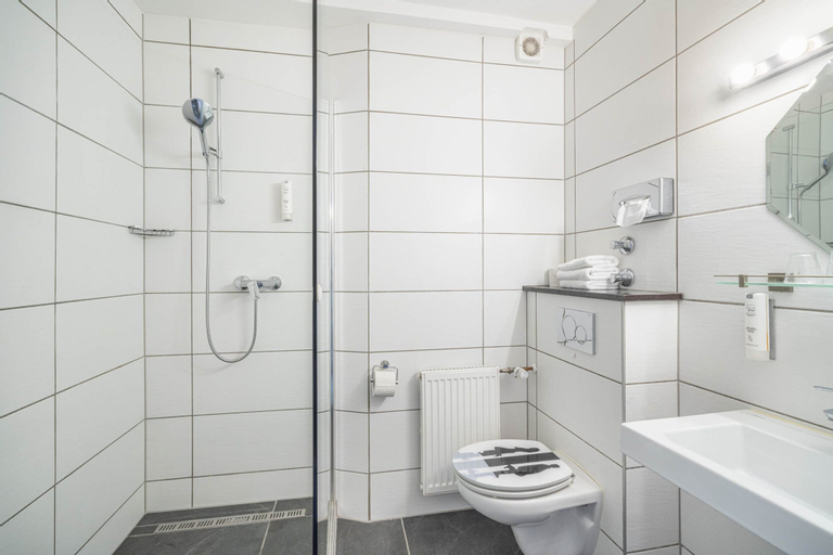 Bathroom 11